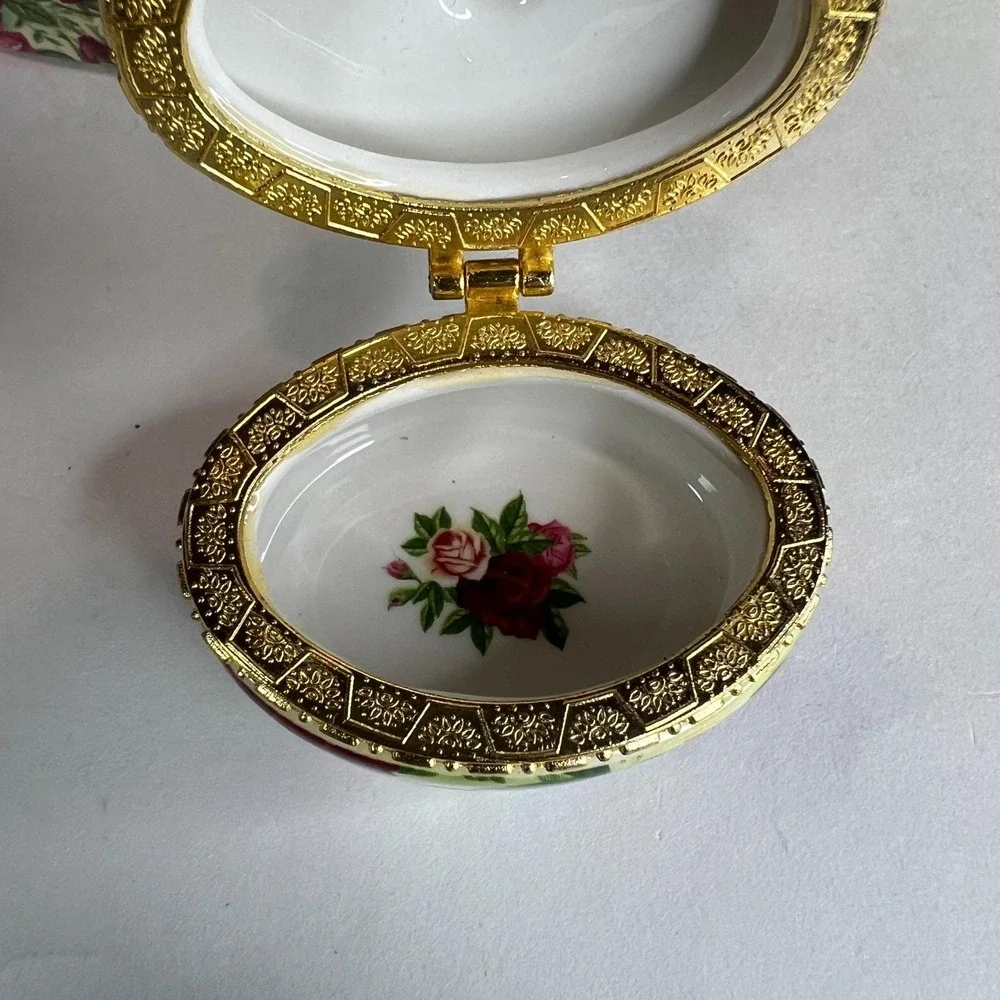 Royal‎ Albert Old Country Roses Trinket Box Oval Original Box 2003